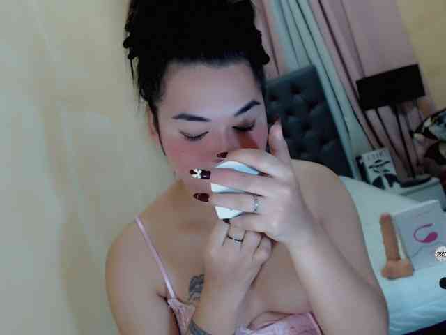 TastefullyYoursx... Live Webcam on BongaCams