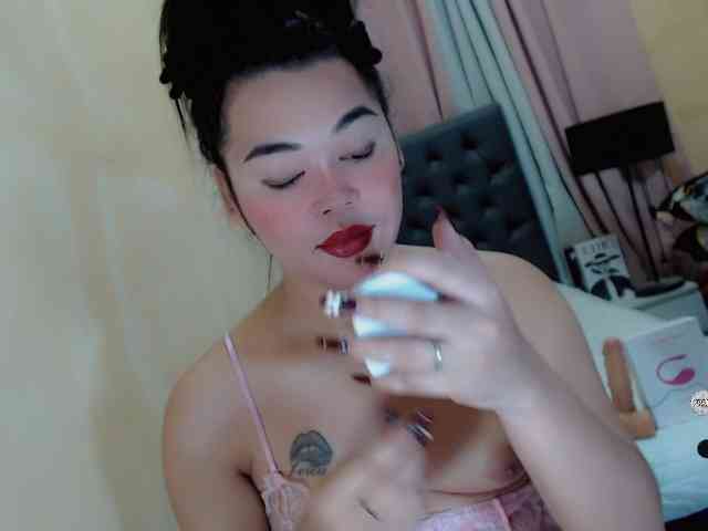 TastefullyYoursx... Live Webcam on BongaCams