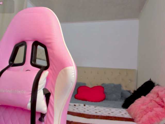 Sarahfox live cam on BongaCams