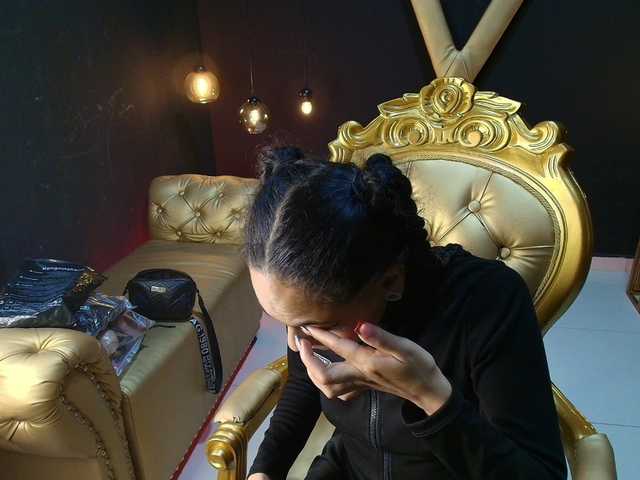 Sweettpleasure live cam on BongaCams