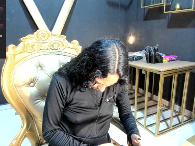 Sweettpleasure live cam on BongaCams