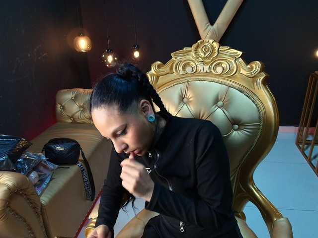 Sweettpleasure live cam on BongaCams