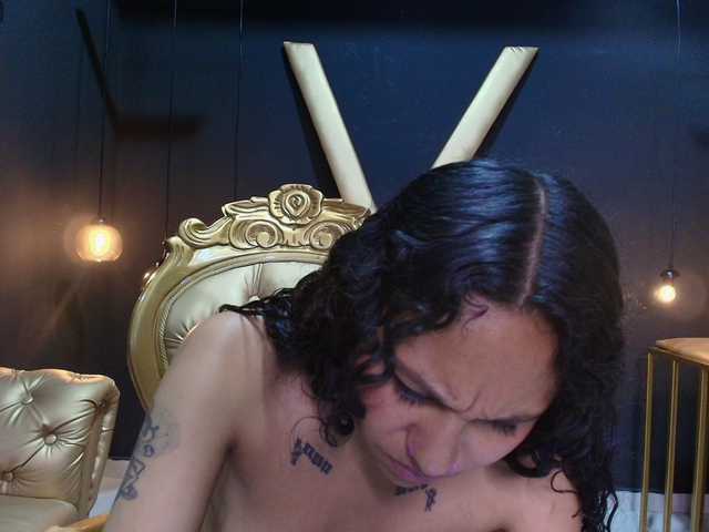 Sweettpleasure live cam on BongaCams