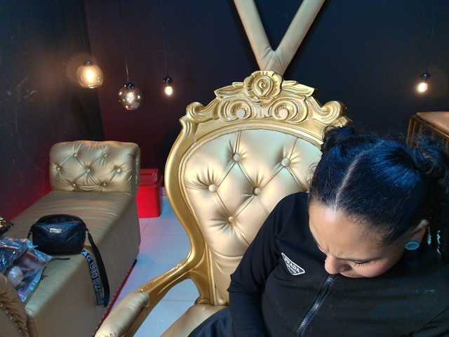 Sweettpleasure live cam on BongaCams