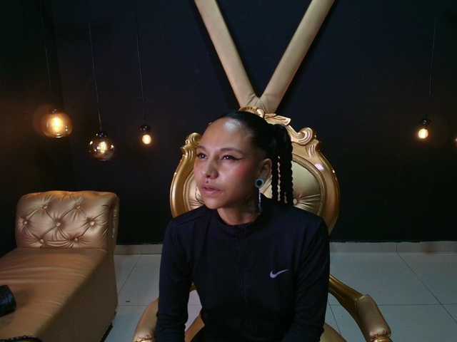 Sweettpleasure live cam on BongaCams