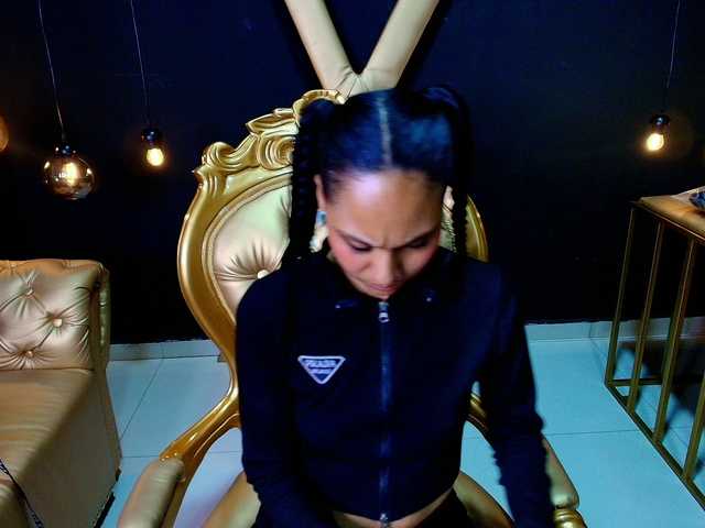 Sweettpleasure live cam on BongaCams