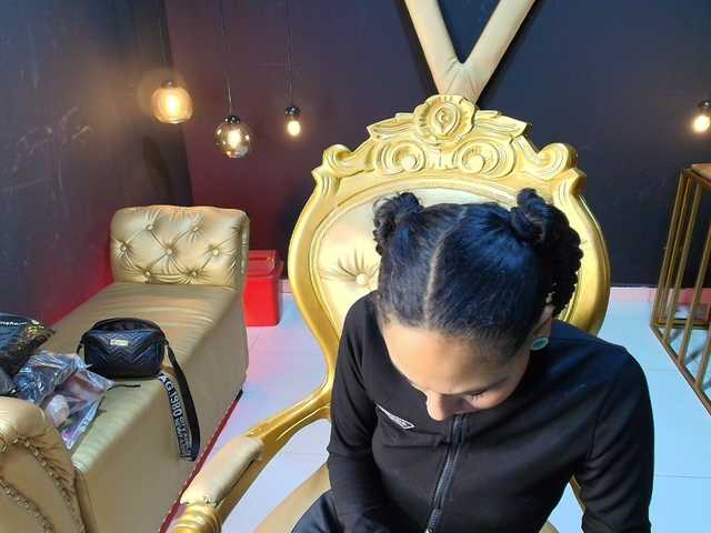 Sweettpleasure live cam on BongaCams