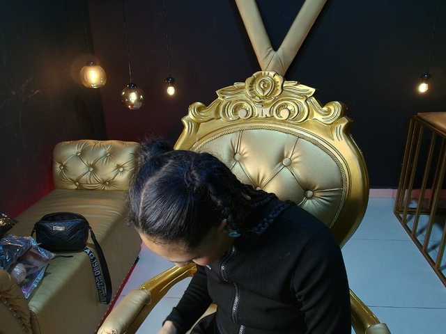 Sweettpleasure live cam on BongaCams