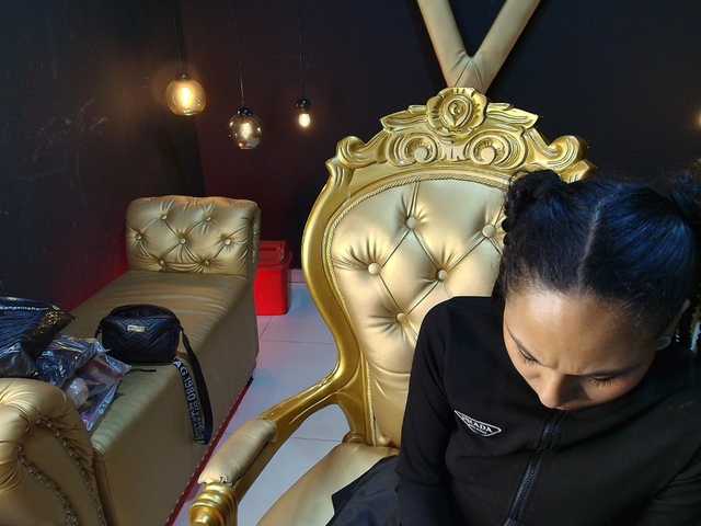 Sweettpleasure live cam on BongaCams