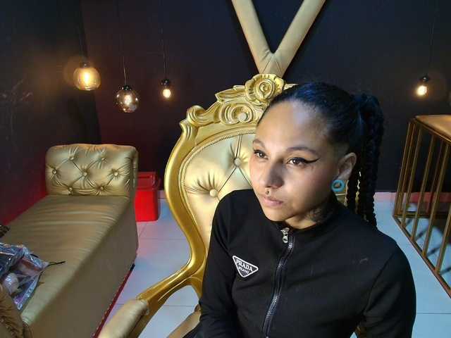 Sweettpleasure live cam on BongaCams