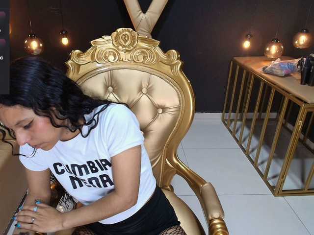 Sweettpleasure webcam bongacams model stream image
