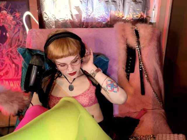 tacodeluxe's BongaCams show and profile