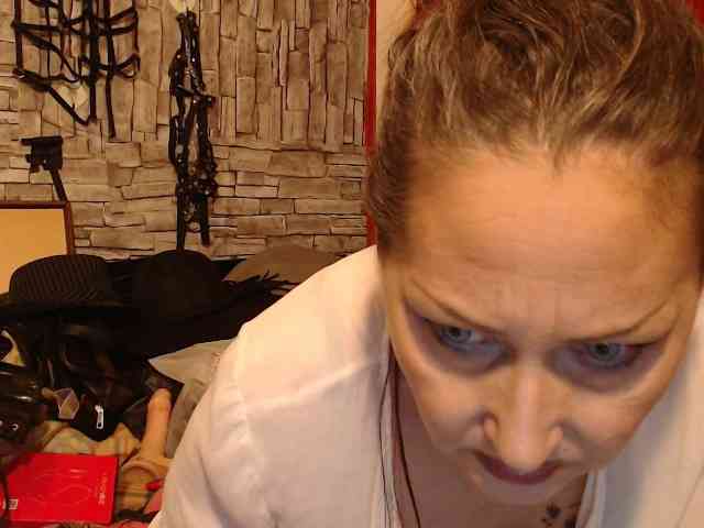 LOLA1ST webcam