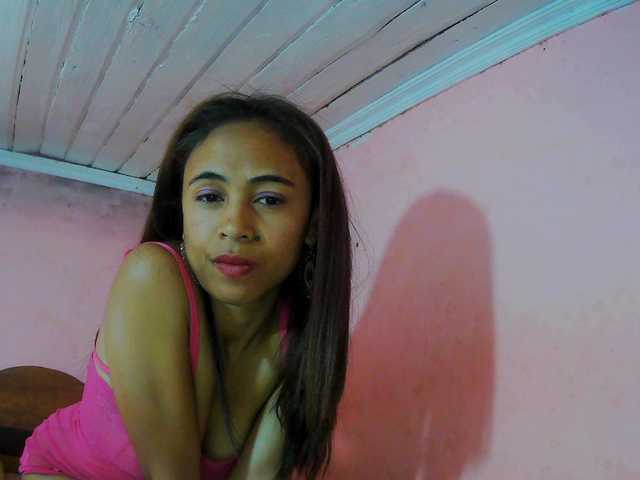Roxanne03's BongaCams show and profile