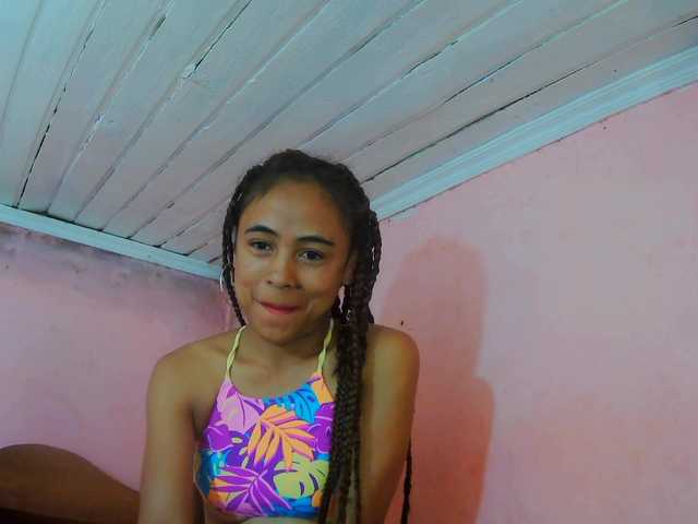 Roxanne03's BongaCams show and profile