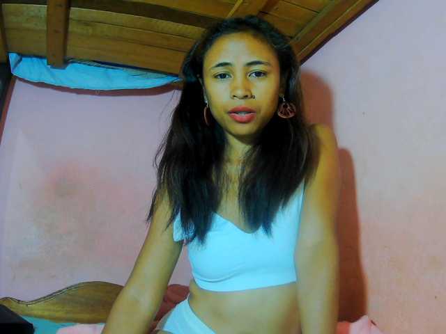 Roxanne03 live cam on BongaCams
