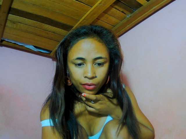 Roxanne03 live cam on BongaCams