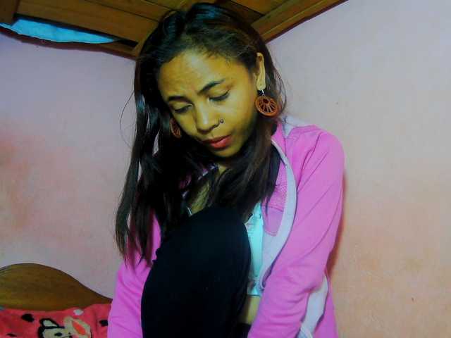 Roxanne03 live cam on BongaCams