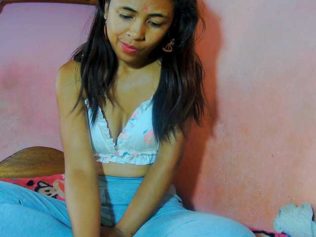 Roxanne03 live cam on BongaCams