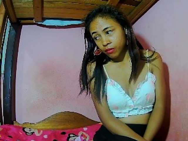 Roxanne03 live cam on BongaCams