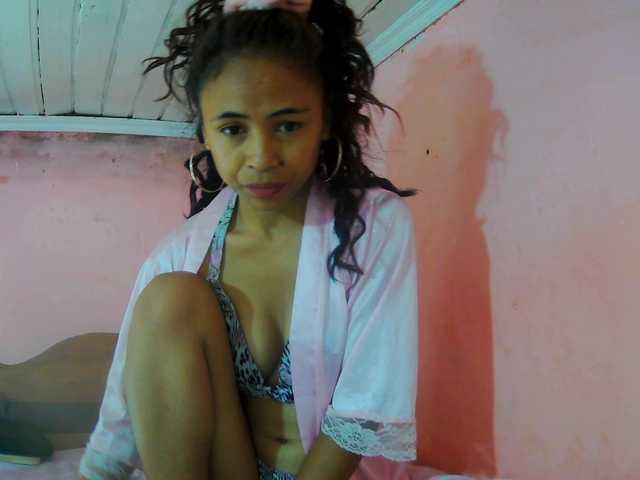 Roxanne03's BongaCams show and profile