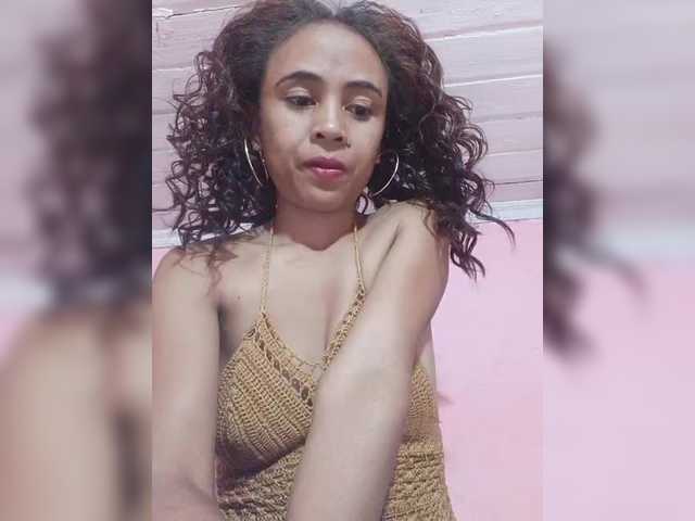 Roxanne03's BongaCams show and profile