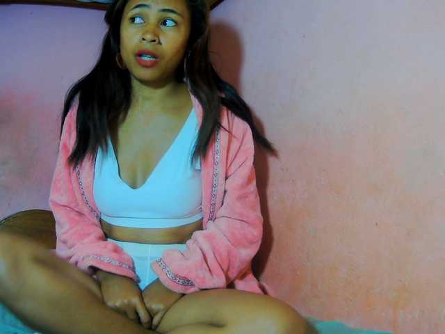 Roxanne03 live cam on BongaCams