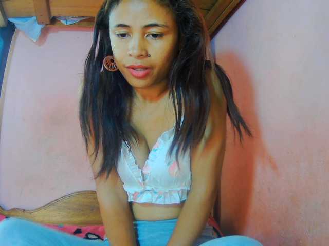 Roxanne03 live cam on BongaCams