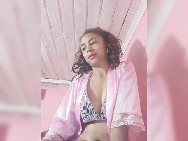 Roxanne03's BongaCams show and profile