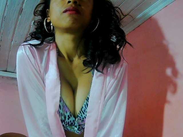 Roxanne03's BongaCams show and profile