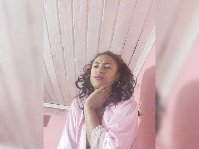 Roxanne03's BongaCams show and profile