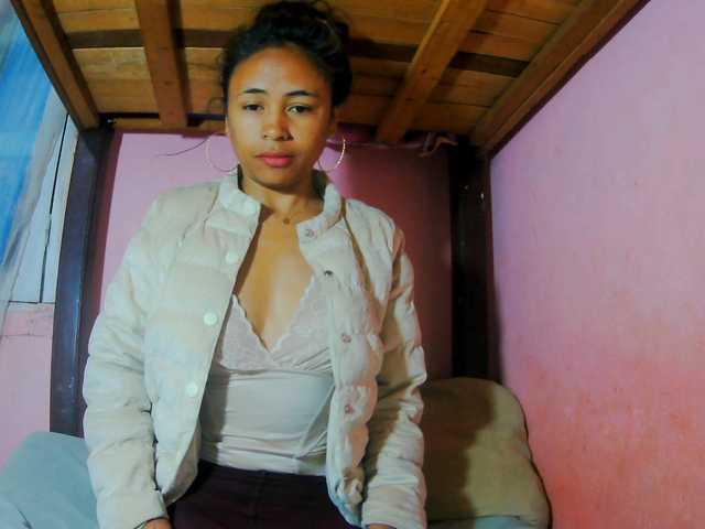 Roxanne03 live cam on BongaCams