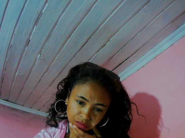 Roxanne03's BongaCams show and profile