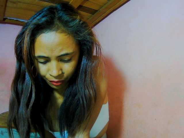 Roxanne03 live cam on BongaCams