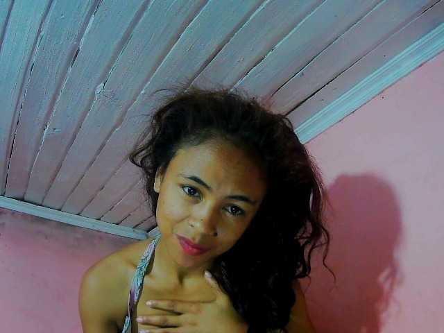 Roxanne03's BongaCams show and profile