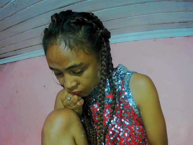 Roxanne03's BongaCams show and profile