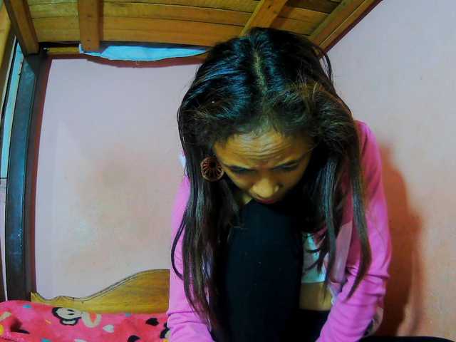 Roxanne03 live cam on BongaCams