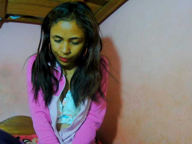 Roxanne03 live cam on BongaCams