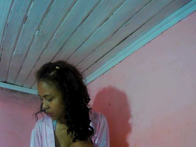 Roxanne03's BongaCams show and profile