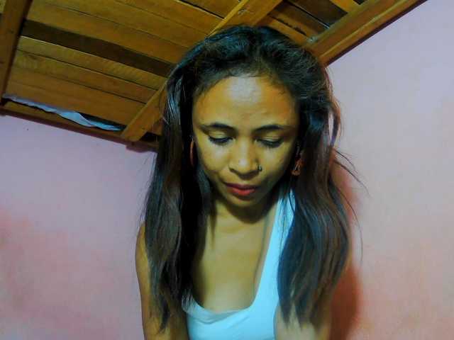 Roxanne03 live cam on BongaCams