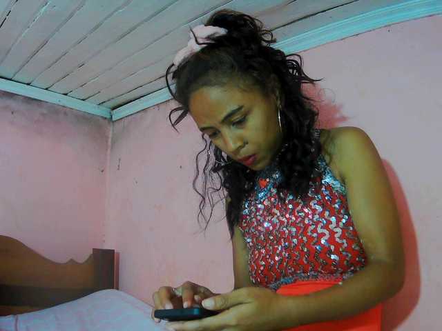 Roxanne03's BongaCams show and profile