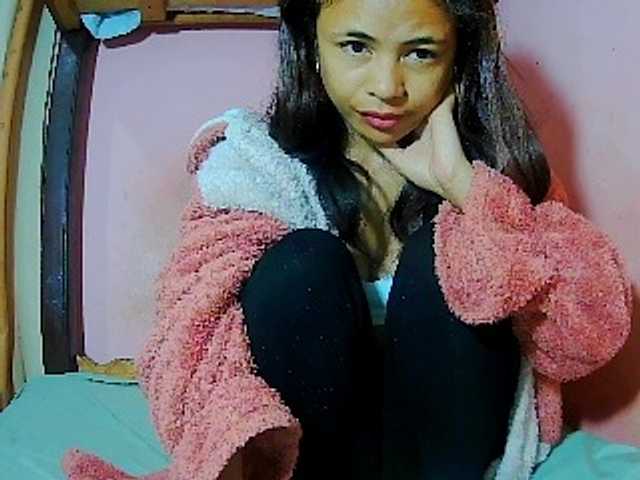 Roxanne03 live cam on BongaCams