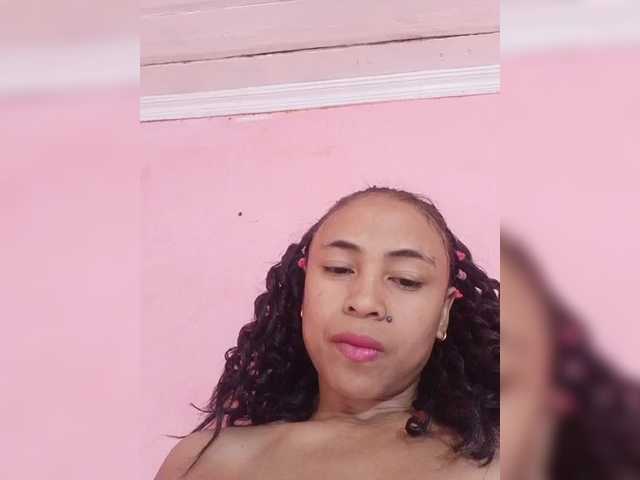 Roxanne03's BongaCams show and profile