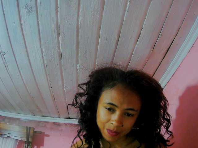 Roxanne03's BongaCams show and profile