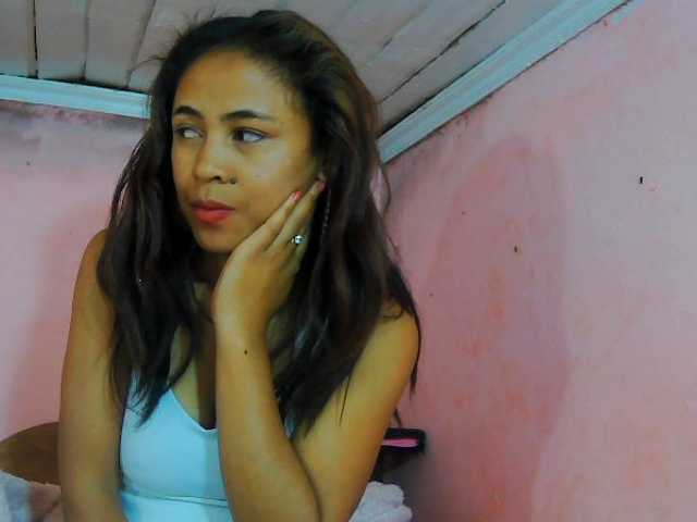 Roxanne03 live cam on BongaCams