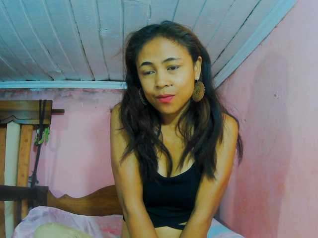 Roxanne03 live cam on BongaCams