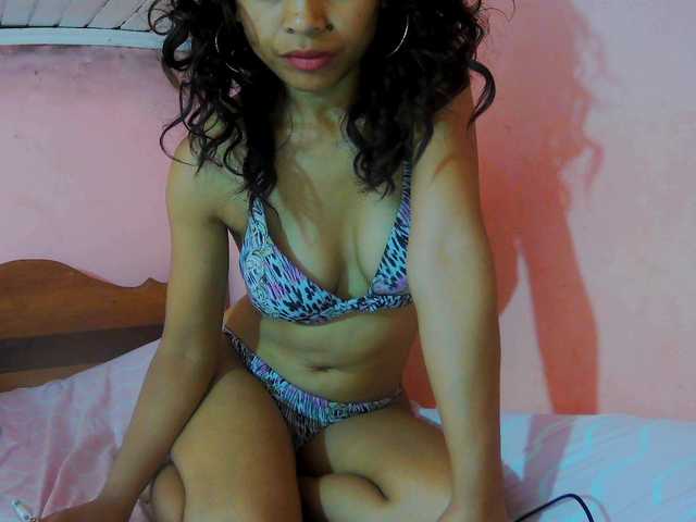 Roxanne03's BongaCams show and profile