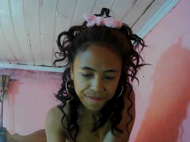 Roxanne03's BongaCams show and profile