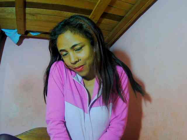 Roxanne03 Live Webcam on BongaCams