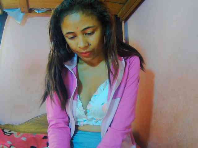 Roxanne03 Live Webcam on BongaCams
